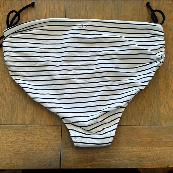 Calia, two swim bottoms - Picture 4 of 6
